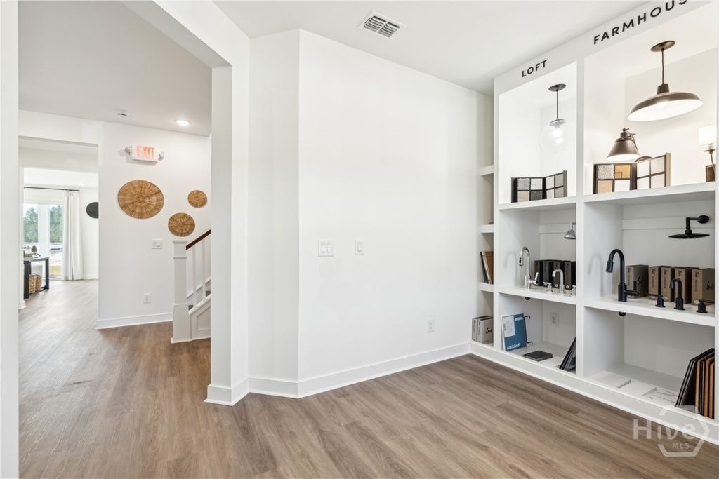 Image 4 of property listing at 185 Mage Street, Savannah, GA 31302
