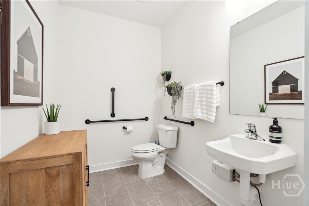 Image 5 of property listing at 185 Mage Street, Savannah, GA 31302