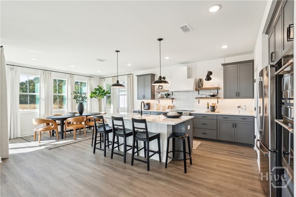 Image 6 of property listing at 185 Mage Street, Savannah, GA 31302