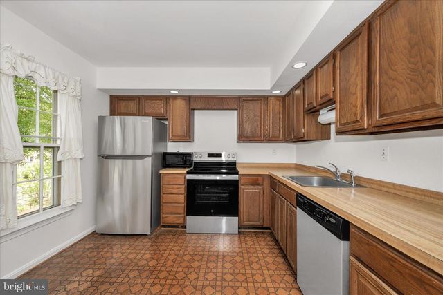 6 MASTENBROOK CT, Montgomery Village, MD 20886