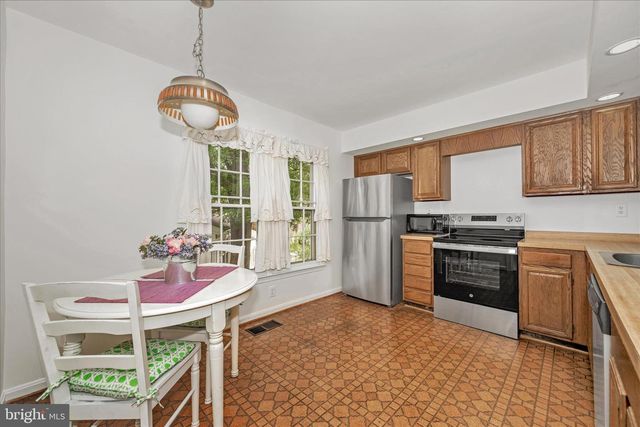 6 MASTENBROOK CT, Montgomery Village, MD 20886