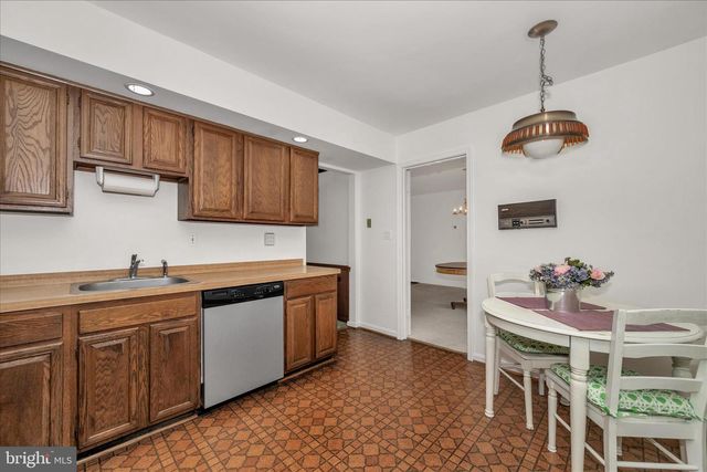 6 MASTENBROOK CT, Montgomery Village, MD 20886