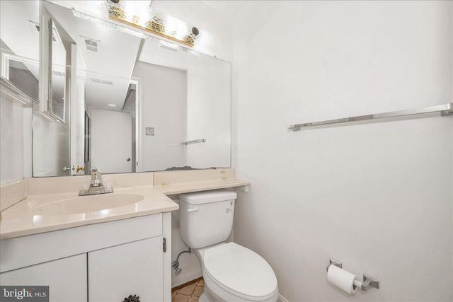 6 MASTENBROOK CT, Montgomery Village, MD 20886