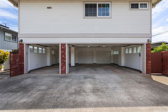 1063 Luawai Street, Honolulu, HI 96816