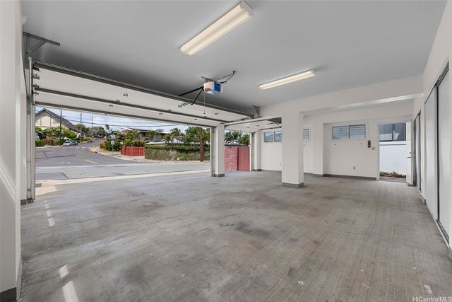 1063 Luawai Street, Honolulu, HI 96816