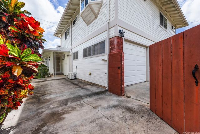1063 Luawai Street, Honolulu, HI 96816