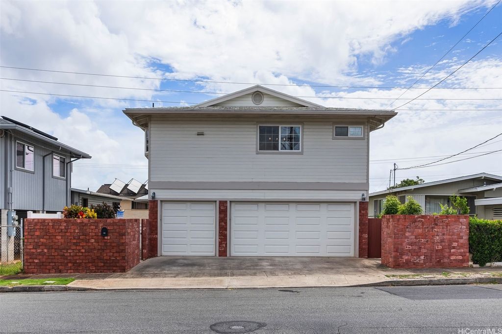 1063 Luawai Street, Honolulu, HI 96816