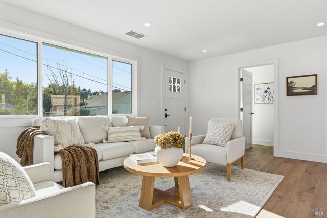 4 George Ter, Petaluma, CA 94952