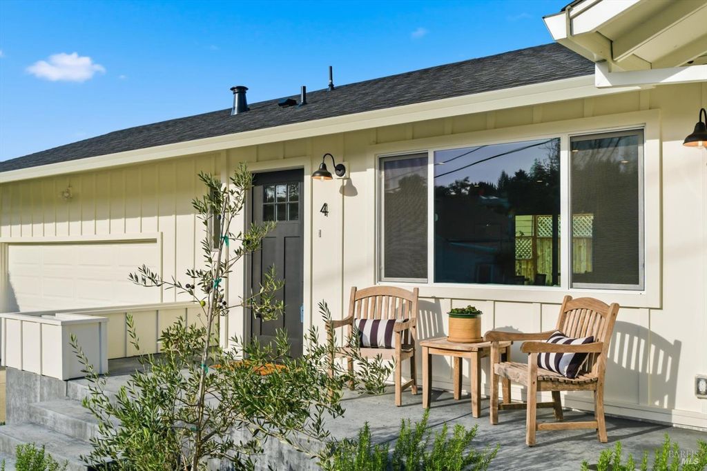 4 George Ter, Petaluma, CA 94952