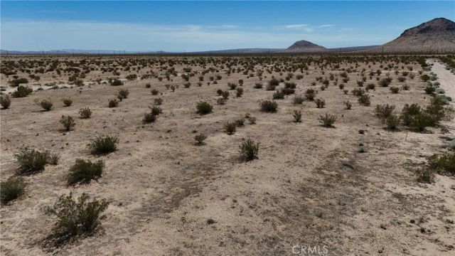 739 106th, California City, CA 93505