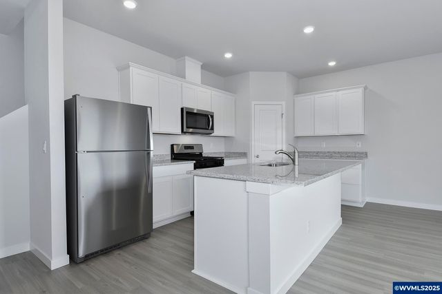 1375 Owl Av, Woodburn, OR 97071