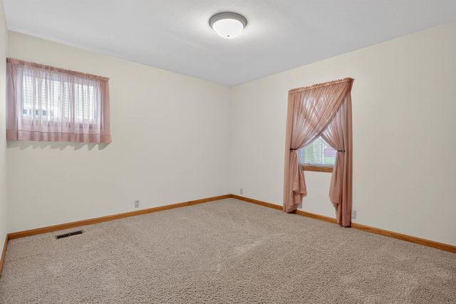 4317 Hillside Drive, Cedar Falls, IA 50613