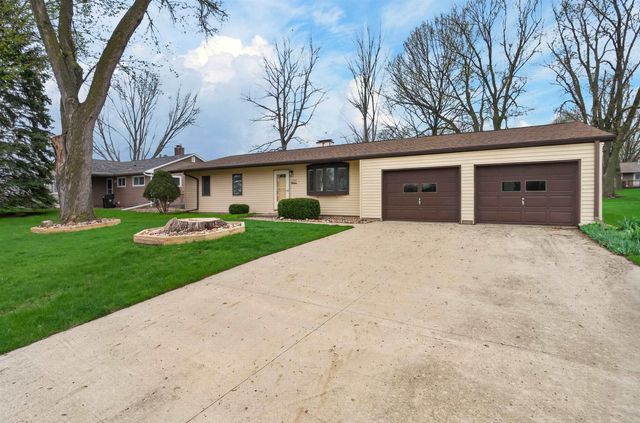 4317 Hillside Drive, Cedar Falls, IA 50613