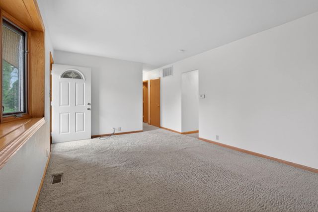 4317 Hillside Drive, Cedar Falls, IA 50613