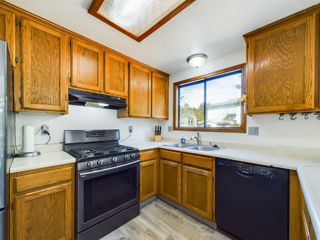 2395 Meadow Court, Mckinleyville, CA 95519