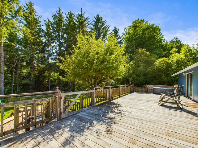 2395 Meadow Court, Mckinleyville, CA 95519