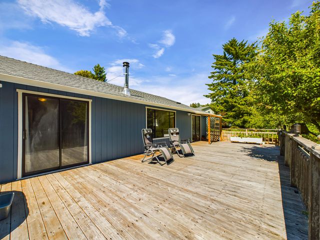 2395 Meadow Court, Mckinleyville, CA 95519
