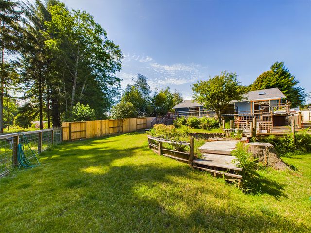 2395 Meadow Court, Mckinleyville, CA 95519