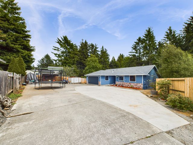 2395 Meadow Court, Mckinleyville, CA 95519