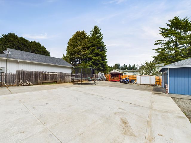 2395 Meadow Court, Mckinleyville, CA 95519