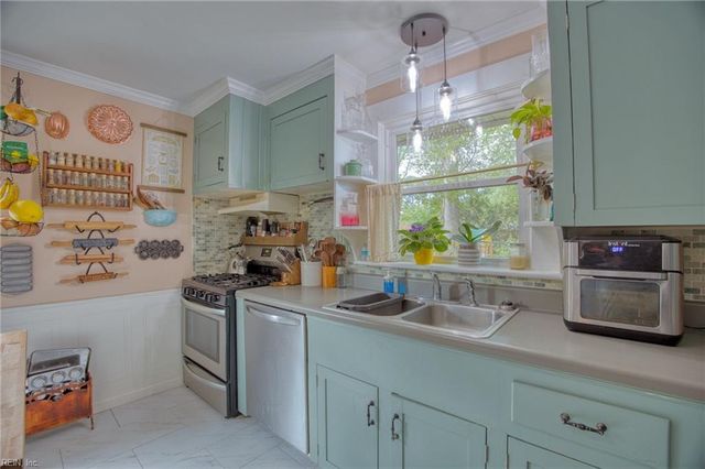 106 Lynn DR, Portsmouth, VA 23707