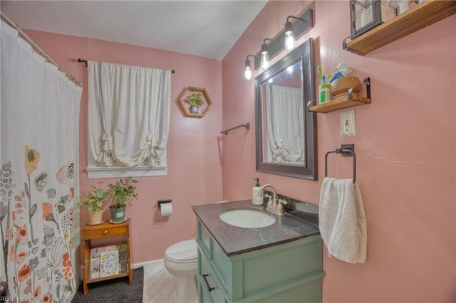 106 Lynn DR, Portsmouth, VA 23707