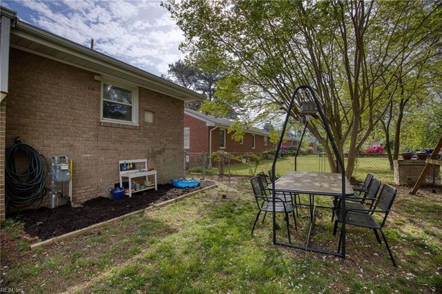106 Lynn DR, Portsmouth, VA 23707