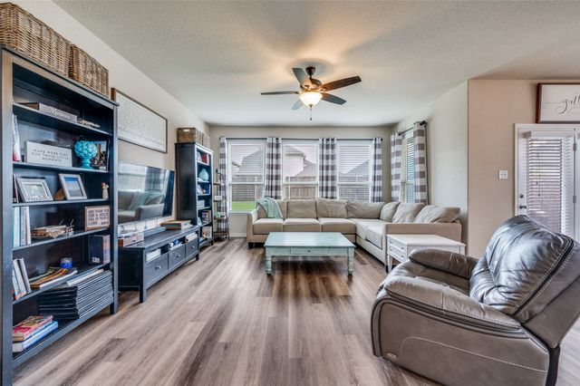 1701 Ridge Creek Lane, Aubrey, TX 76227