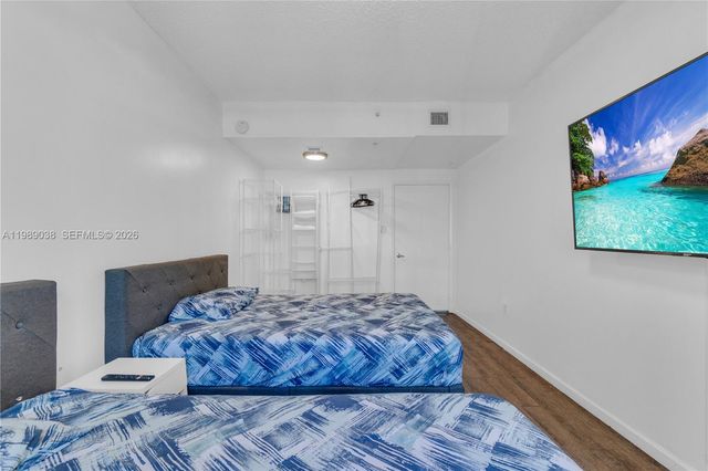 185 SE 14th Ter 1611, Miami, FL 33131