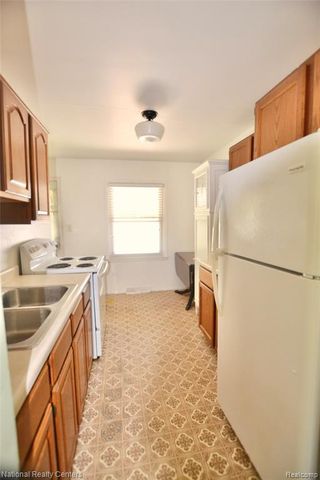 30159 Palmer Boulevard, Madison Heights, MI 48071