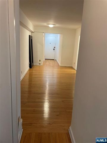 3021 EDWIN Edwin Avenue 4B, Fort Lee, NJ 07024