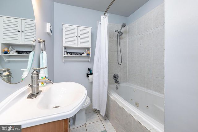 400 N FORKLANDING RD, Maple Shade, NJ 08052