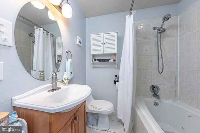 400 N FORKLANDING RD, Maple Shade, NJ 08052