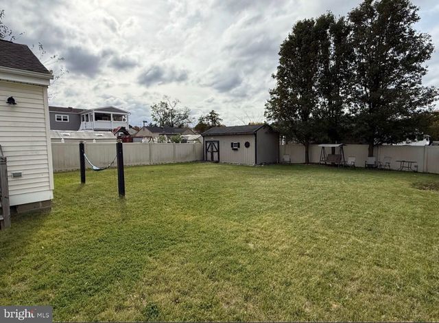 400 N FORKLANDING RD, Maple Shade, NJ 08052