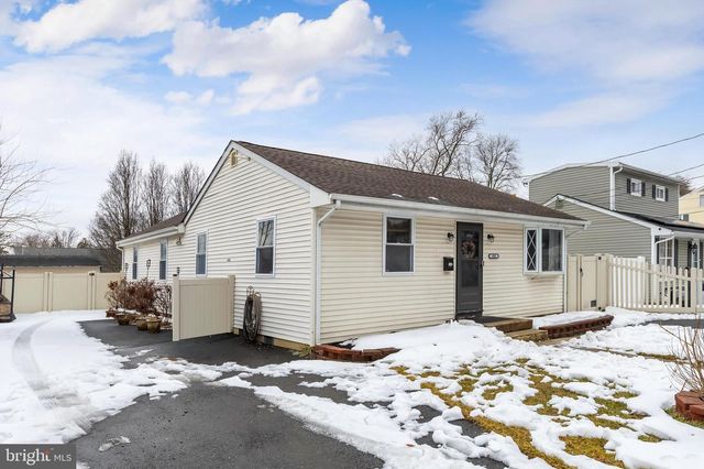 400 N FORKLANDING RD, Maple Shade, NJ 08052