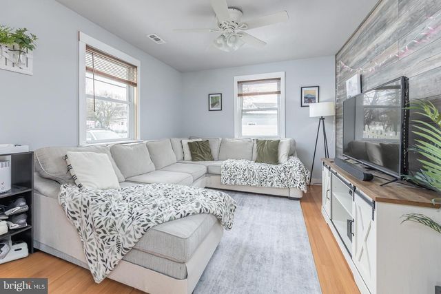 400 N FORKLANDING RD, Maple Shade, NJ 08052