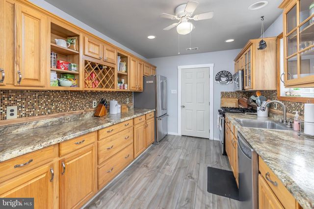 400 N FORKLANDING RD, Maple Shade, NJ 08052