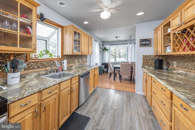 400 N FORKLANDING RD, Maple Shade, NJ 08052