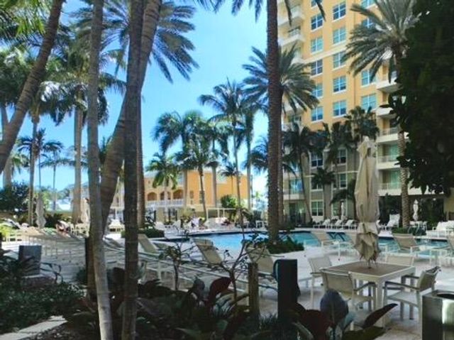 700 E Boynton Beach Boulevard 105, Boynton Beach, FL 33435