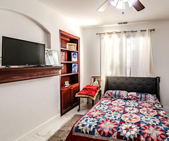 2105 Steinbeck Dr, Modesto, CA 95356