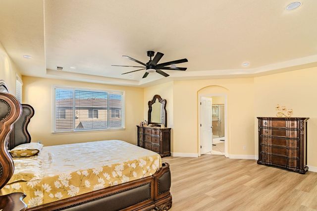 2105 Steinbeck Dr, Modesto, CA 95356