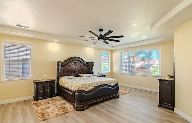 2105 Steinbeck Dr, Modesto, CA 95356