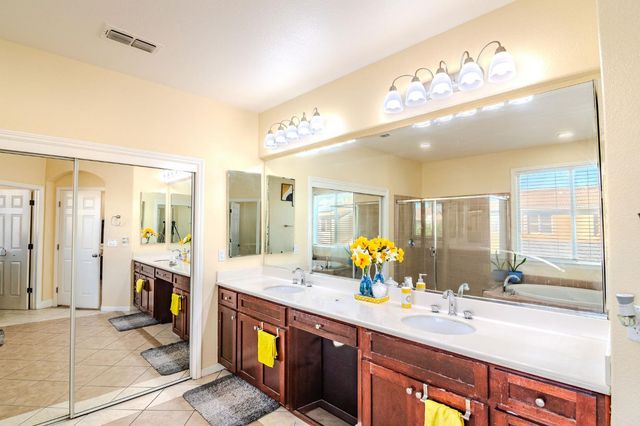 2105 Steinbeck Dr, Modesto, CA 95356