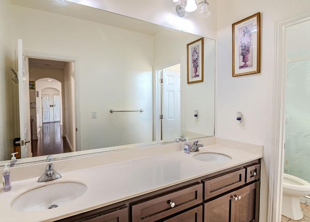 2105 Steinbeck Dr, Modesto, CA 95356