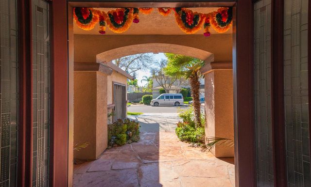 2105 Steinbeck Dr, Modesto, CA 95356