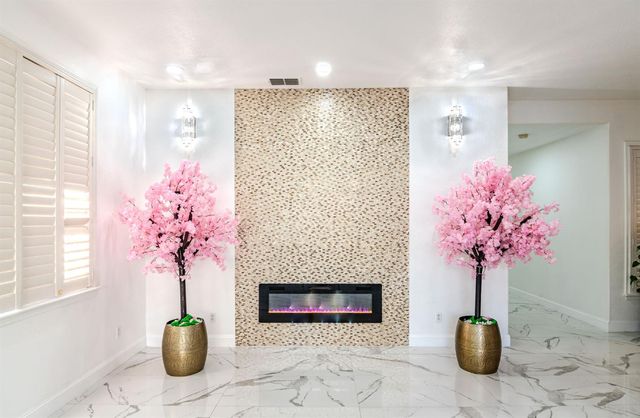 2105 Steinbeck Dr, Modesto, CA 95356