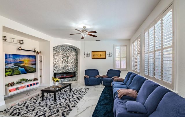 2105 Steinbeck Dr, Modesto, CA 95356