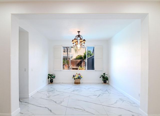 2105 Steinbeck Dr, Modesto, CA 95356