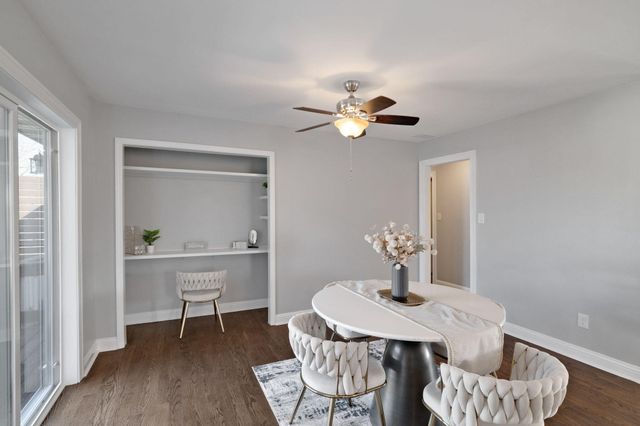 1886 Loganberry Lane, Crown Point, IN 46307