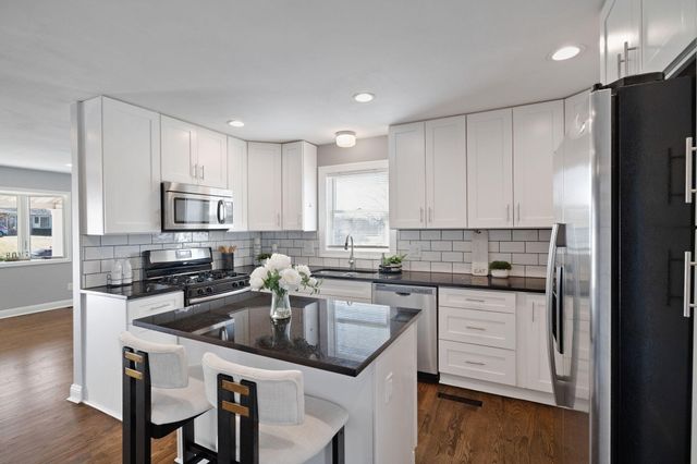 1886 Loganberry Lane, Crown Point, IN 46307